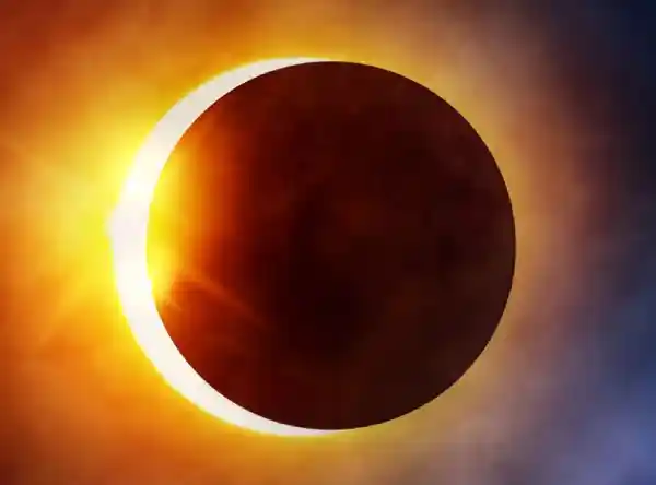 Efecto de anillo de diamantes al inicio de la fase de totalidad durante un eclipse solar total.